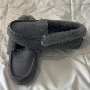 NWOT Nautica fur lined slippers size 10. Gray color and rubber soles.
